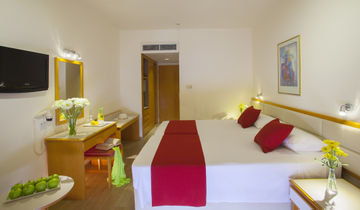 Hotel Queens Bay