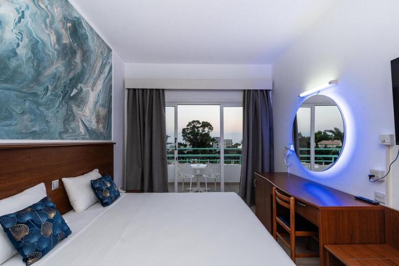 Hotel Adelais Bay