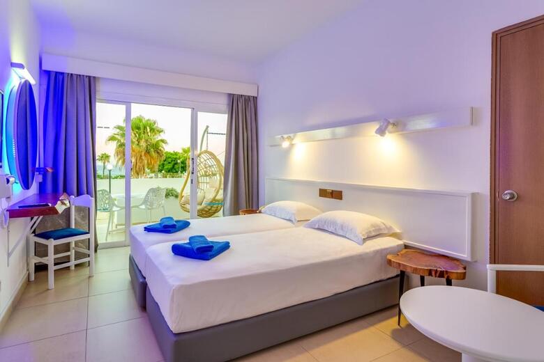 Hotel Adelais Bay