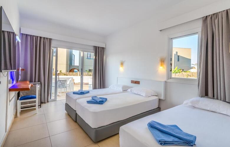 Hotel Adelais Bay