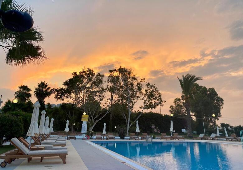 Hotel Adelais Bay