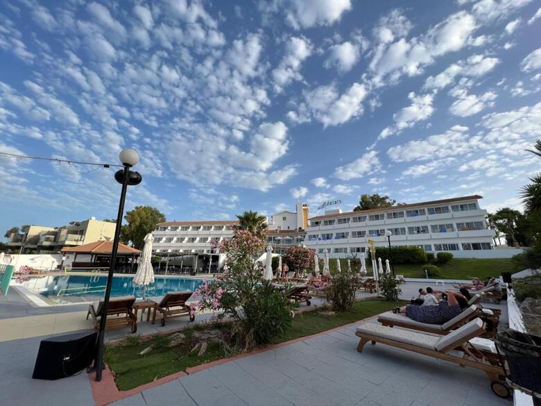 Hotel Adelais Bay