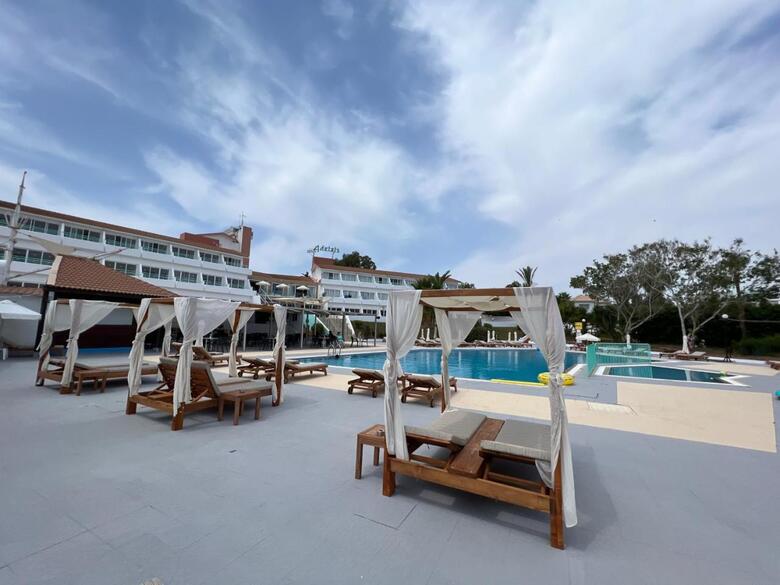Hotel Adelais Bay