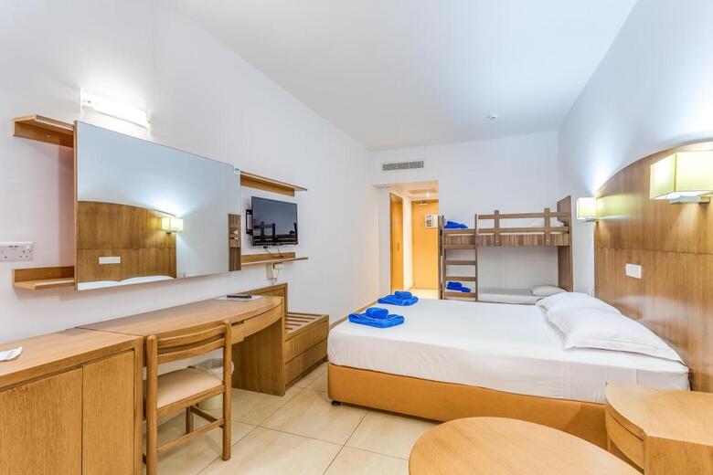 Hotel Adelais Bay