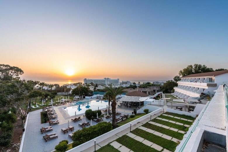 Hotel Adelais Bay