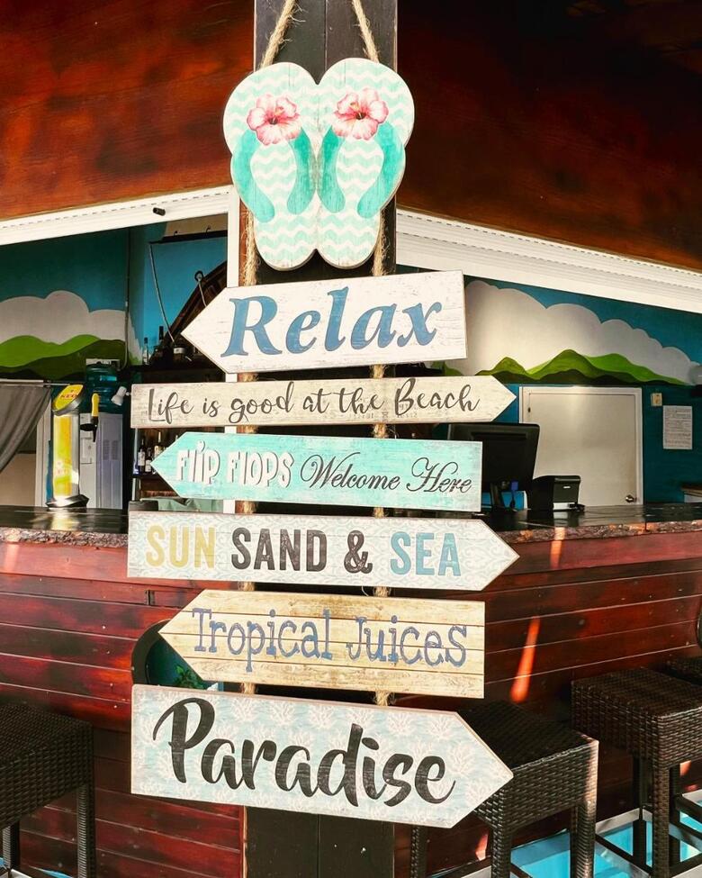 Hotel Adelais Bay