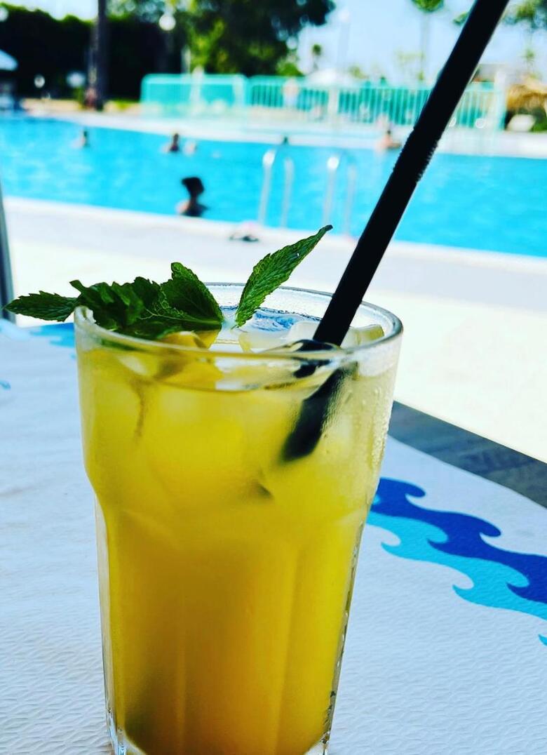 Hotel Adelais Bay