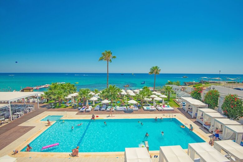 Hotel Silver Sands(.)