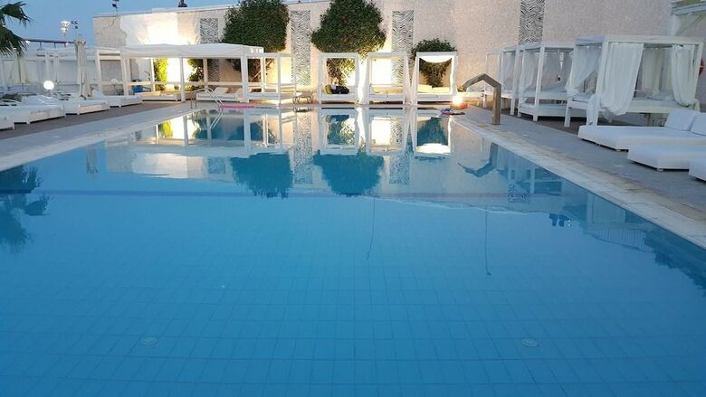 Hotel Silver Sands(.)