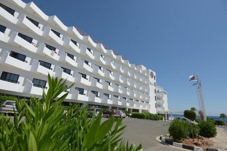 Hotel Silver Sands(.)