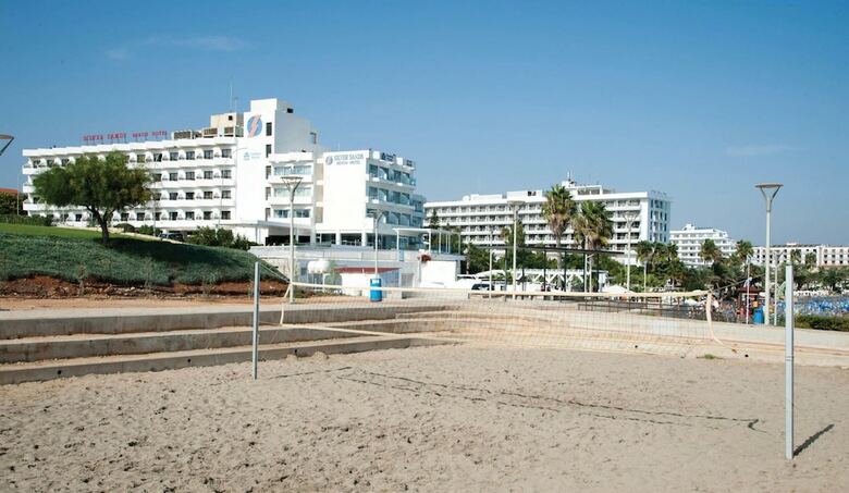 Hotel Silver Sands(.)