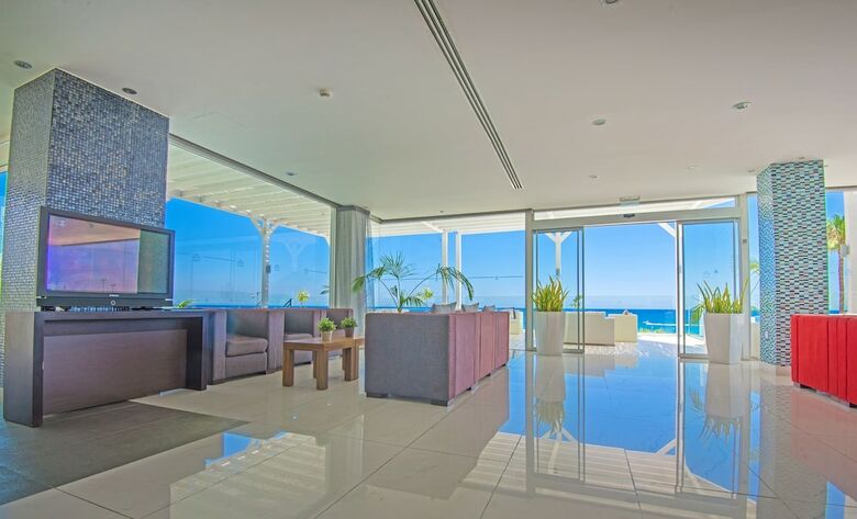 Hotel Silver Sands(.)