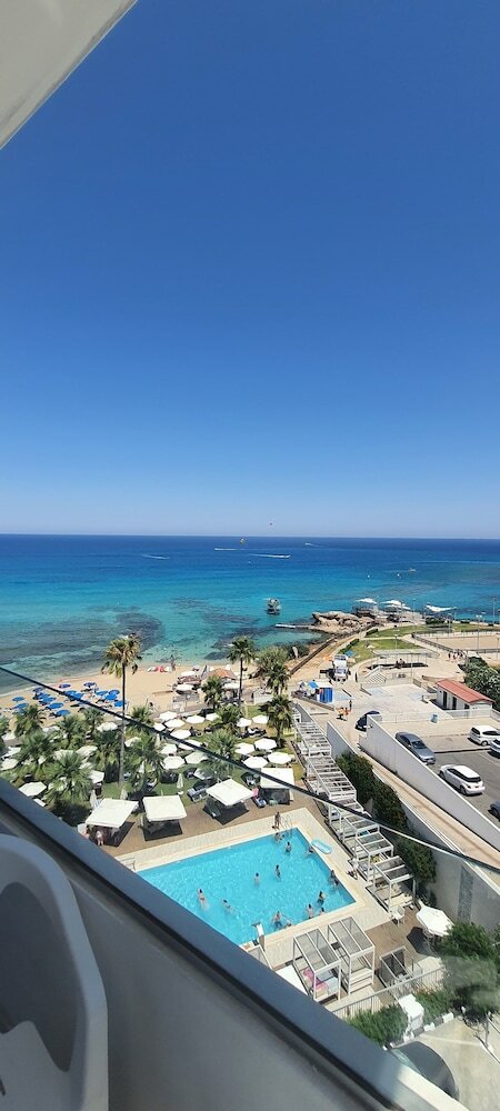 Hotel Silver Sands(.)