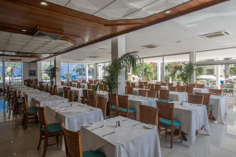 Tsokkos Beach Hotel (.)