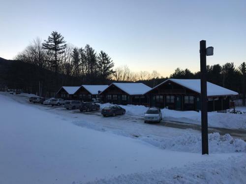 Posada Swiss Chalets Village Inn