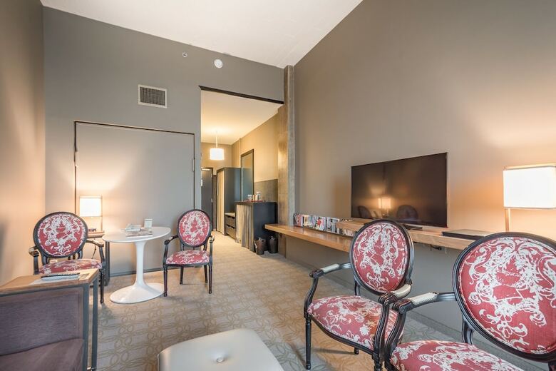 Proximity Hotel