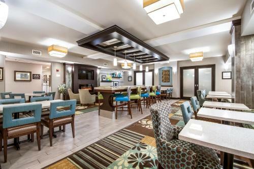 Hotel Hampton Inn West