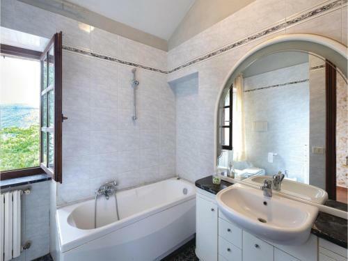 Four-bedroom Holiday Home In Allerona -tr-