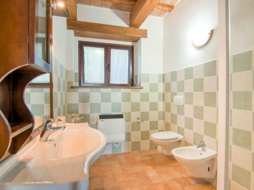 Cozy Farmhouse In Apecchio With Jacuzzi