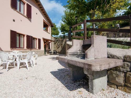 Cozy Farmhouse In Apecchio With Jacuzzi