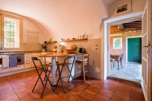 Contra' Casetta Villa Sleeps 10 Pool Wifi