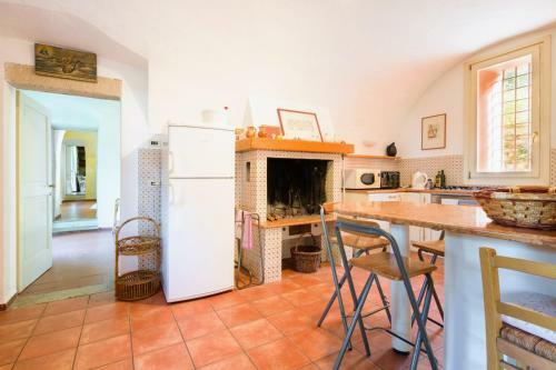 Contra' Casetta Villa Sleeps 10 Pool Wifi