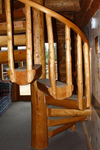 Wise Old Hunter Lodge