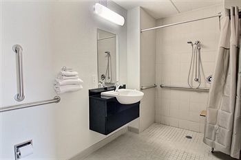 Motel 6 - Cleveland - Willoughby