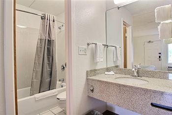 Motel 6 - Cleveland - Willoughby