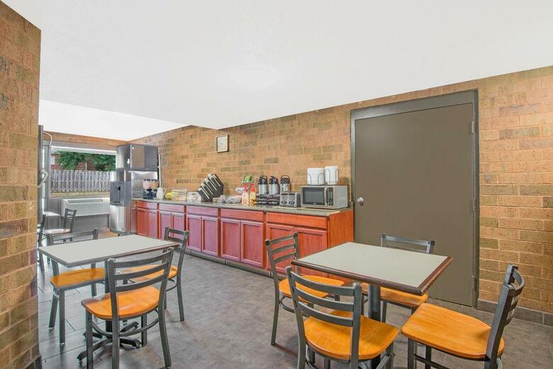 Motel Travelodge - Willoughby
