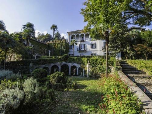 Baveno Villa Sleeps 16 Pool Wifi