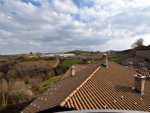 Spacious Apartment In Belvedere Langhe With Terrace