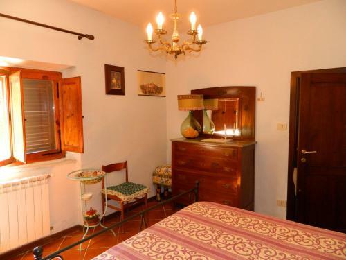 Bettolle Villa Sleeps 6