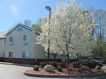Hotel Dollinger's Inn & Suites
