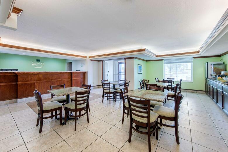 Hotel Days Inn & Suites Of Clayton