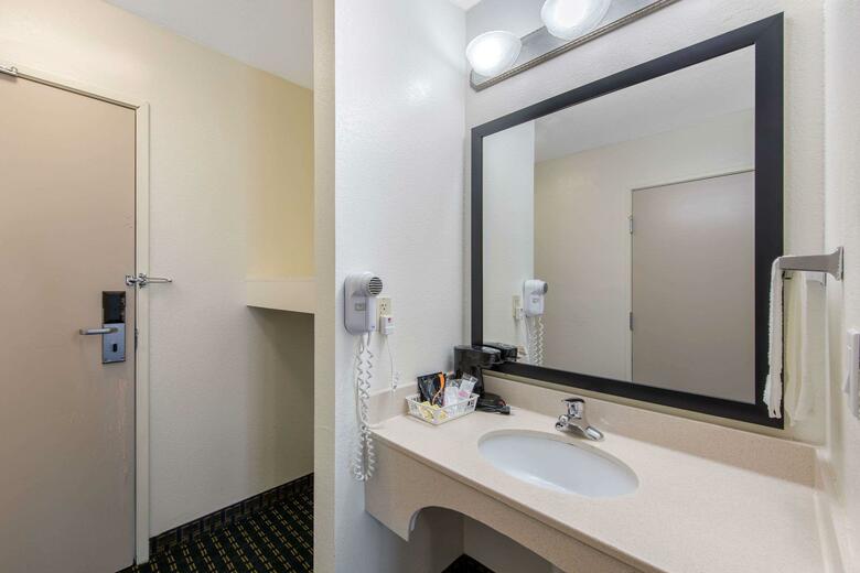 Hotel Days Inn & Suites Of Clayton