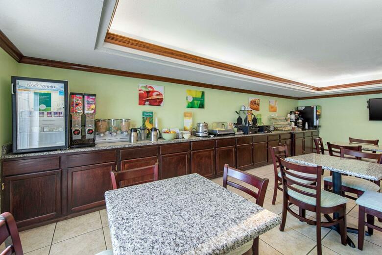 Hotel Days Inn & Suites Of Clayton