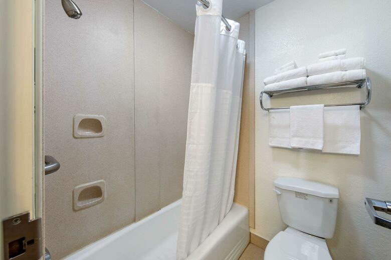 Hotel Days Inn & Suites Of Clayton
