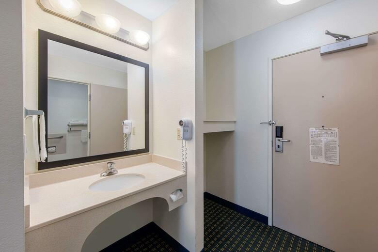 Hotel Days Inn & Suites Of Clayton