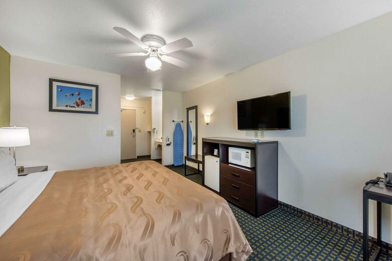 Hotel Days Inn & Suites Of Clayton