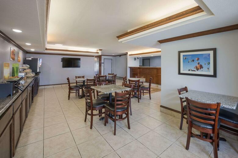 Hotel Days Inn & Suites Of Clayton