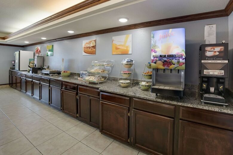 Hotel Days Inn & Suites Of Clayton