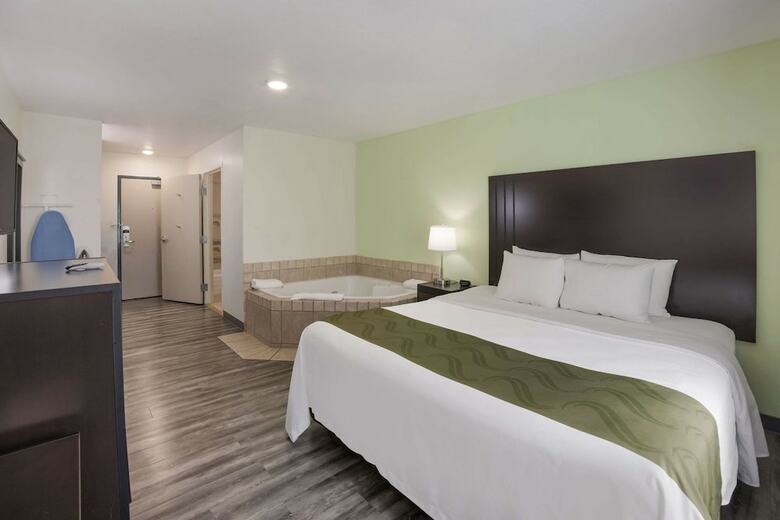 Hotel Days Inn & Suites Of Clayton