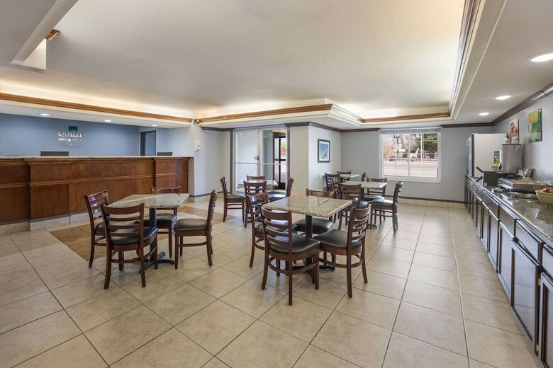 Hotel Days Inn & Suites Of Clayton