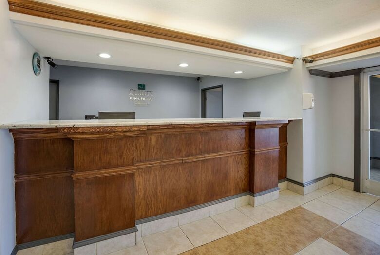 Hotel Days Inn & Suites Of Clayton