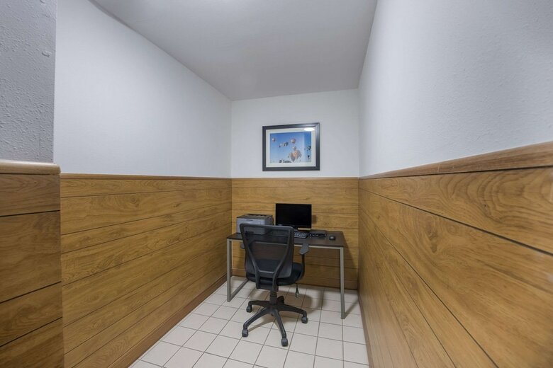 Hotel Days Inn & Suites Of Clayton