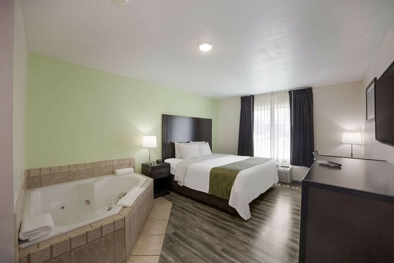 Hotel Days Inn & Suites Of Clayton