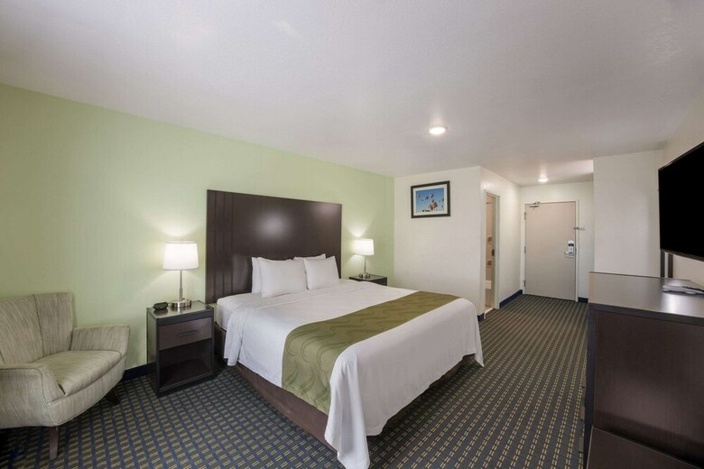 Hotel Days Inn & Suites Of Clayton