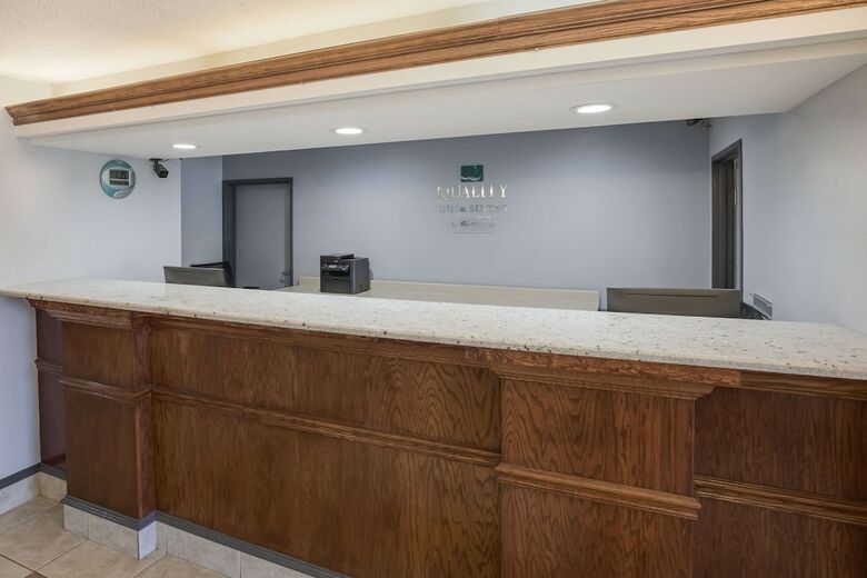 Hotel Days Inn & Suites Of Clayton