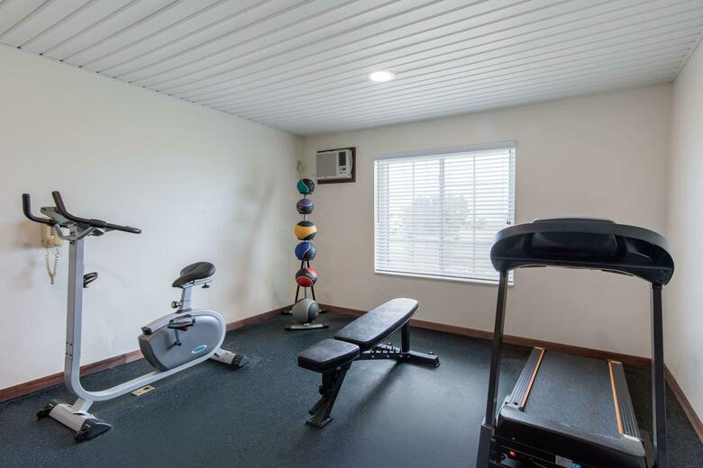 Hotel Days Inn & Suites Of Clayton